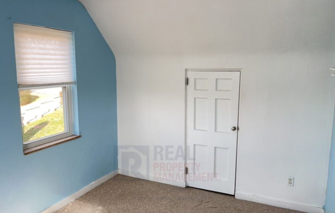 2 beds, 1 bath, $1,200