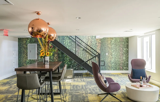 2 beds, 1 bath, $4,101, Unit 605