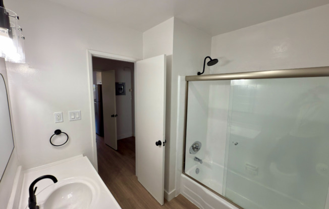 Coming Soon! Newly Renovated 1-Bedroom Upper Unit in Alamitos Beach