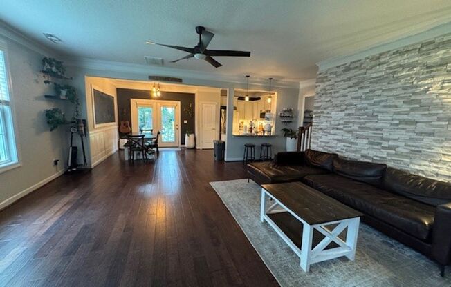 Adorable duplex condo in Red Mill.