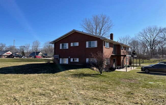 2 Bedroom/ 1 Bath - Upstairs Apartment