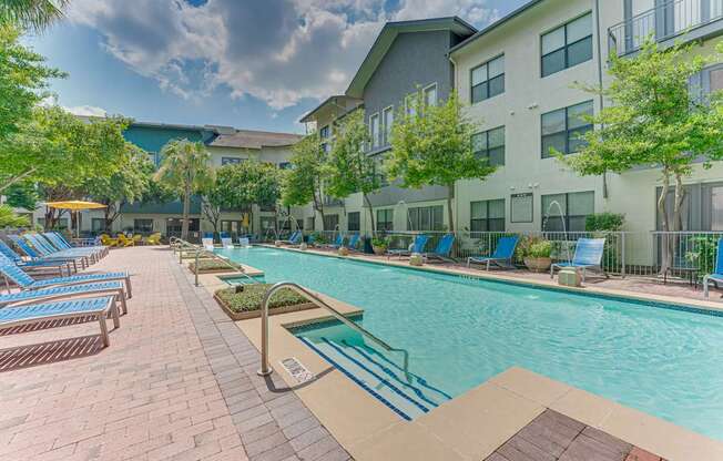 Outdoor Swimming Pool at Vue Fitzhugh, Dallas, TX, 75204