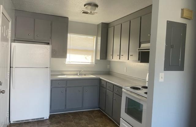 2 beds, 1 bath, 712 sqft, $975