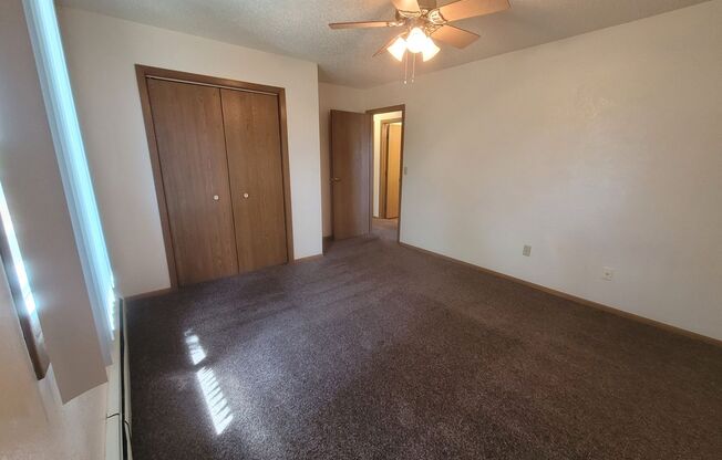 3 beds, 1 bath, 1,220 sqft, $1,299, Unit 124