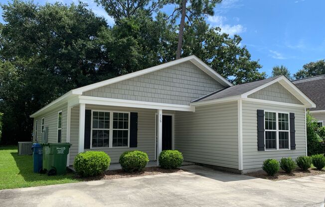 $500 OFF 1ST MONTHS RENT! Lawncare INCLUDED! 3 Bedroom, 2 Bath House