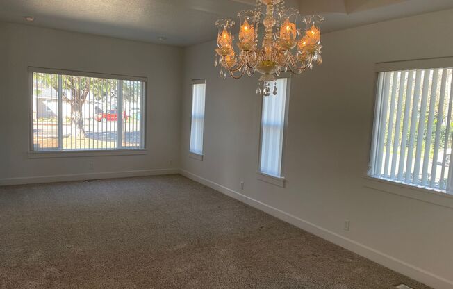 Lovely 3 Bed 2 Bath House in River Road Area
