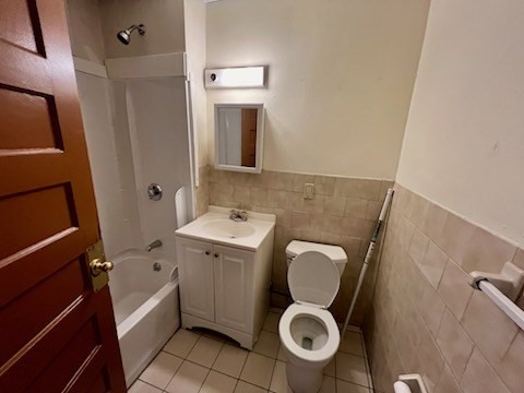 3 beds, 1 bath, 1,400 sqft, $2,500, Unit 3