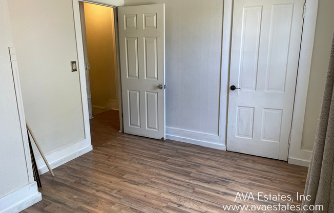 516 W 9 ST
