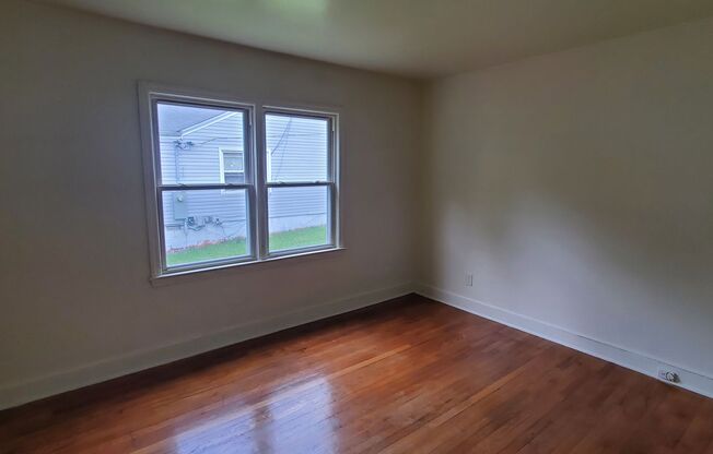 2 beds, 1 bath, $895