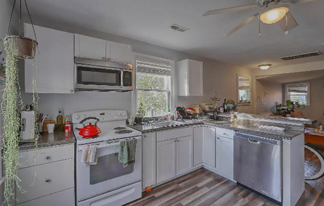 3 Bedroom 1 Bath Apartment - Downtown Charleston