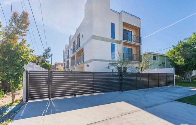 714 CHESTNUT AVE