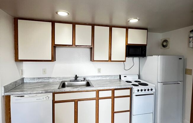 1 bed, 1 bath, $1,100, Unit 605 S A Street C