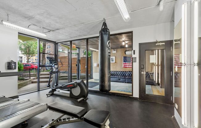 2 beds, 1 bath, $2,300, Unit 503