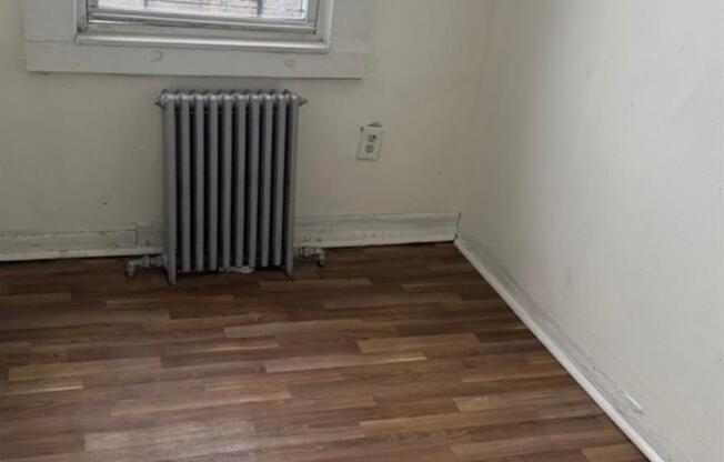 3 beds, 1 bath, 3,240 sqft, $3,500