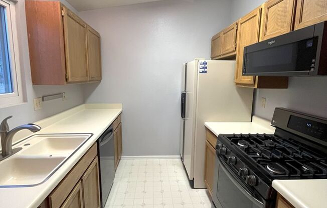 3 beds, 2 baths, $1,895