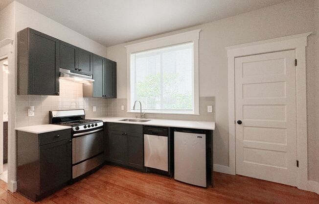 Studio, 1 bath, 233 sqft, $1,095, Unit #20-04