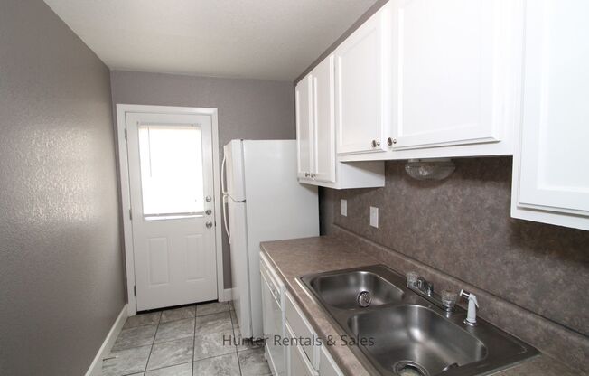 2 beds, 1.5 baths, $850, Unit Unit C