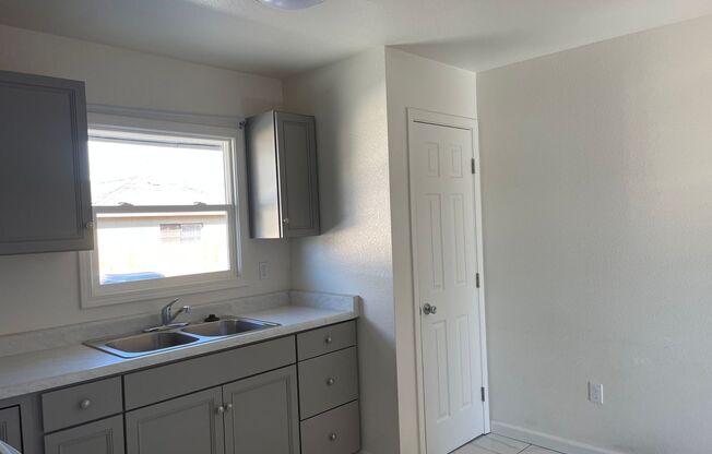 2 beds, 1 bath, $1,400