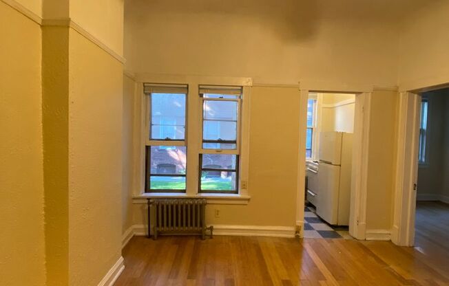 1 bed, 1 bath, $995, Unit 18