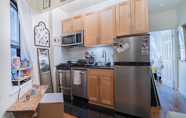 200 E 7 ST
