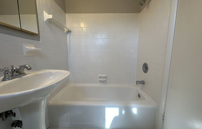 1 bed, 1 bath, $1,150, Unit Apt A