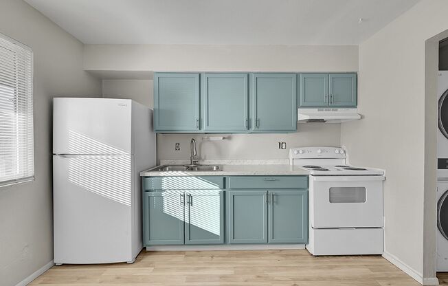 2bed 1bath duplex with fenced yard