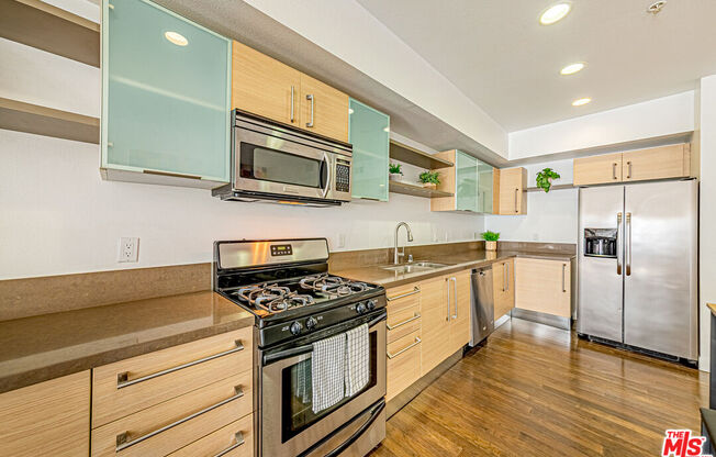 1 bed, 2 baths, 1,130 sqft, $2,800, Unit 321