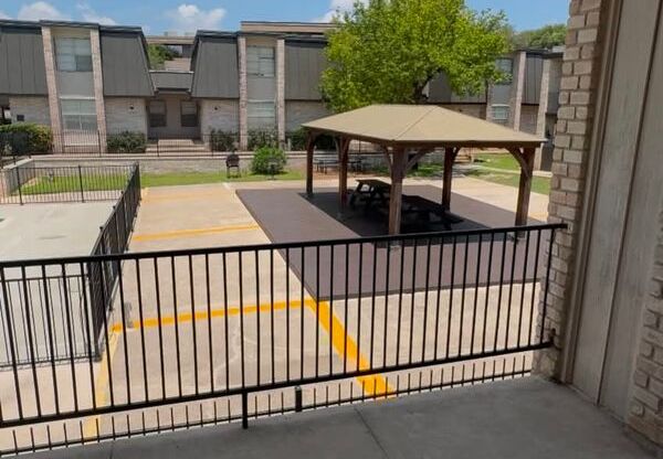 2 beds, 1 bath, 873 sqft, $1,120, Unit 08-0816