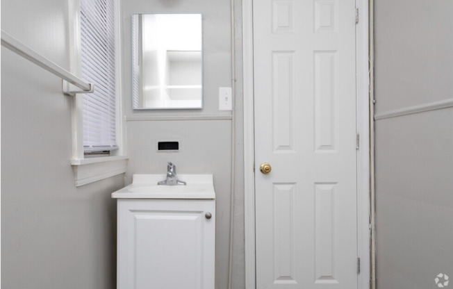 1 bed, 1 bath, 658 sqft, $1,115, Unit 007