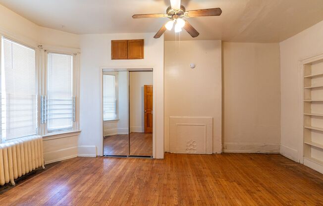 2 beds, 1 bath, $1,200, Unit APARTMENT 1