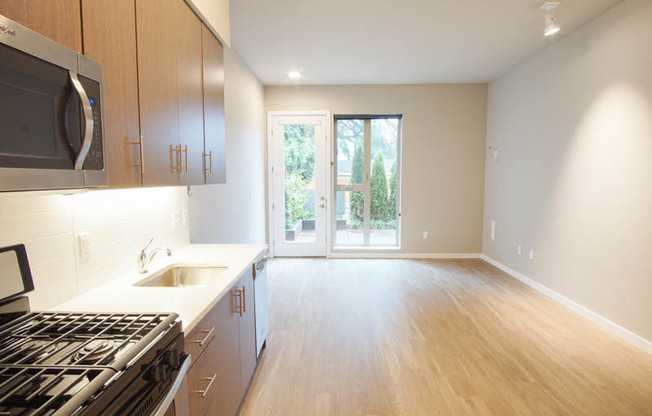 Sellwood-Great Modern Studio w/Dishwasher & W/D!