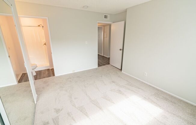 2 beds, 2 baths, 900 sqft, $2,198, Unit 212
