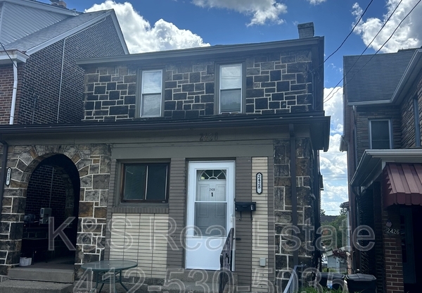 2428 WOODSTOCK AVE