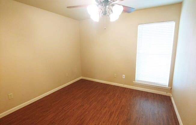 2 beds, 1 bath, 880 sqft, $750, Unit 109 Barton Street #23