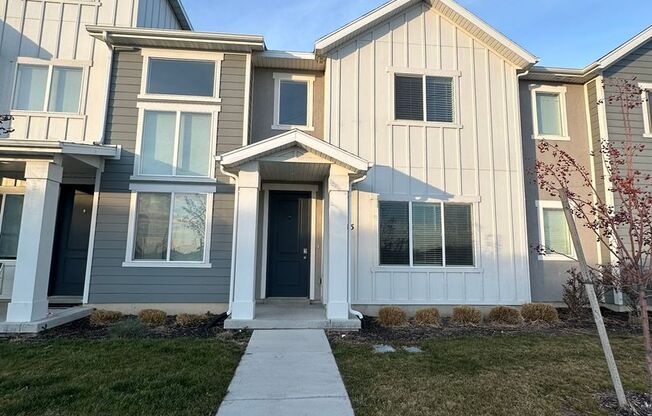 Deposit Moves You In This January! 3 Bed, 2.5 Bath Townhome in West Haven