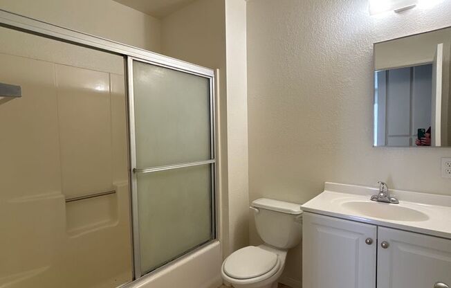 2 beds, 2 baths, $1,300, Unit C