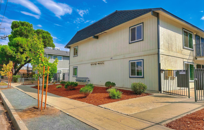 116 N Yosemite Ave