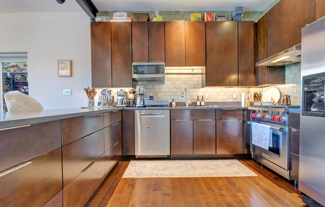 2307 15 ST NW