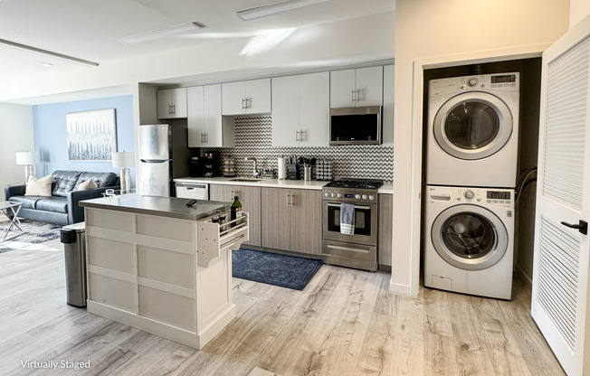 1 bed, 1 bath, 720 sqft, $2,450