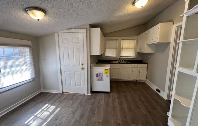 2 beds, 1 bath, $950