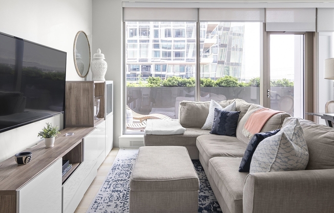 1 bed, 1 bath, 693 sqft, $6,000, Unit 520