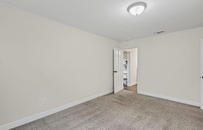 2 beds, 1 bath, $1,300