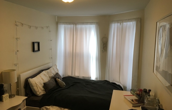 3 beds, 1 bath, $4,000, Unit 3