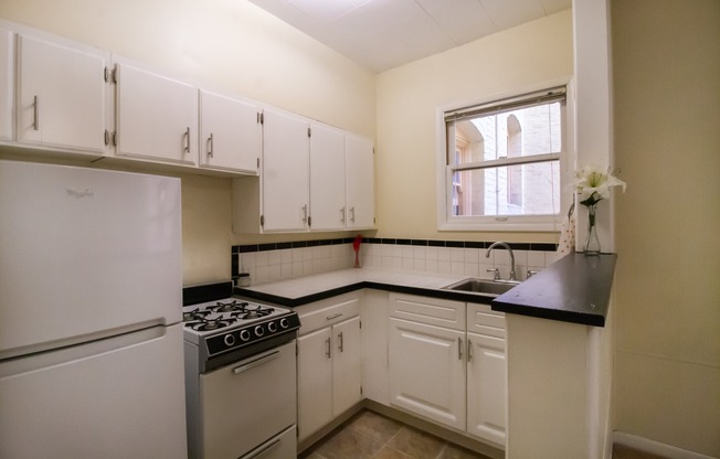 405 - Benson Apts
