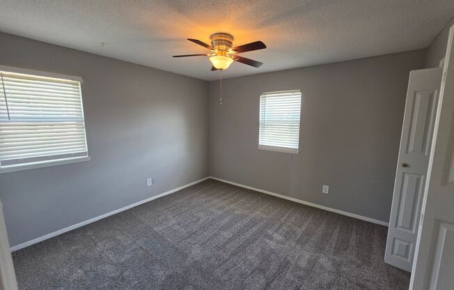 2 beds, 1.5 baths, 925 sqft, $800