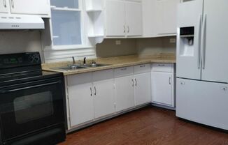 2 beds, 2 baths, $895, Unit 1525 N 2nd