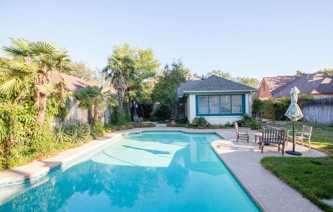 Historic HighLand Park Cottage and Backhouse with Pool