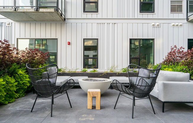 forte on the park apartments  outdoor lounge