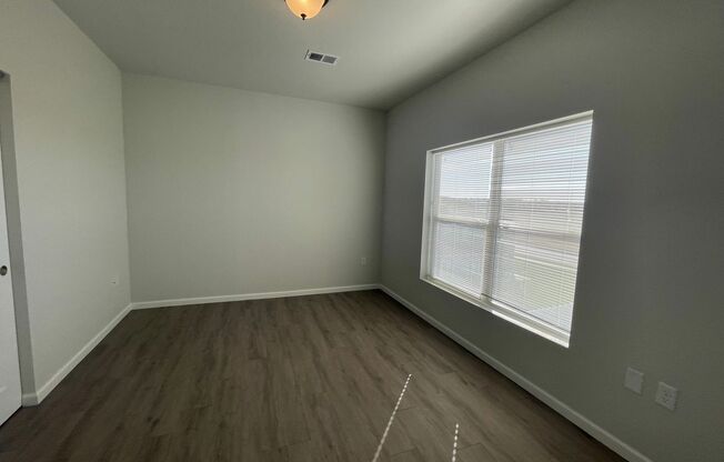 3 beds, 2 baths, 1,153 sqft, $1,549, Unit 1140-302