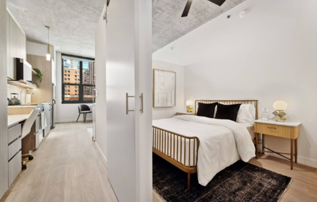 222 W INSTITUTE PL